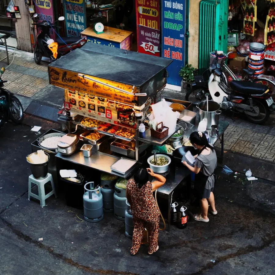 Bàn ăn tại Quán Chương Gà